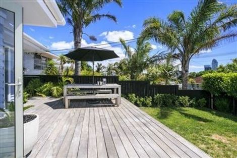Photo of property in 1/2 Spencer Terrace, Hauraki, Auckland, 0622
