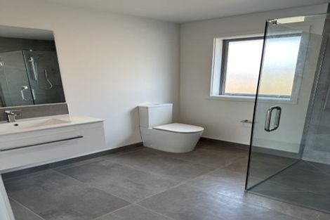 Photo of property in 32 Solitude Crescent, Kelvin Grove, 4414