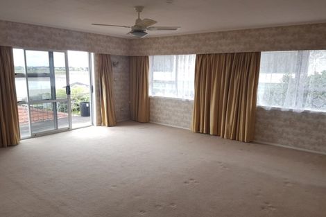 Photo of property in 2 Shepherds Road, Papakura, 2110