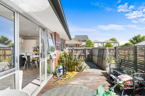 Photo of property in 2/27 Hills Road, Edgeware, Christchurch, 8013