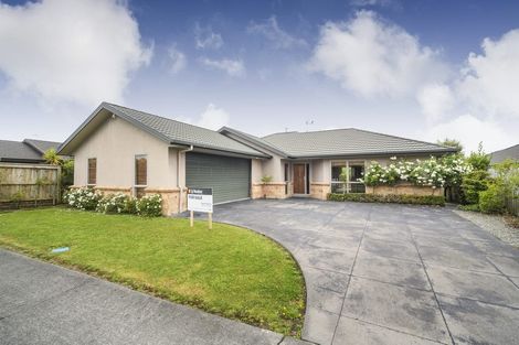 Photo of property in 21 Johnstone Drive, Fitzherbert, Palmerston North, 4410