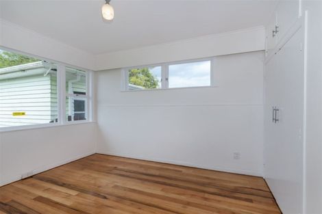 Photo of property in 15 Waione Avenue, Te Atatu Peninsula, Auckland, 0610