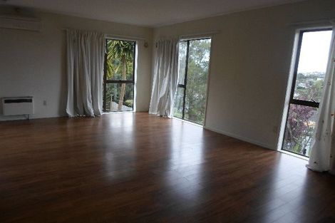 Photo of property in 1/7 Deverell Place, Northcross, Auckland, 0632