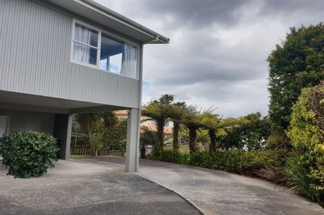 Photo of property in 73 Ravenwood Drive, Forrest Hill, Auckland, 0620