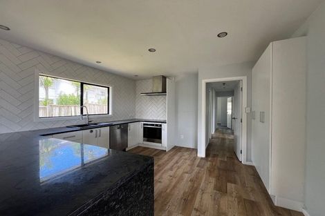 Photo of property in 14 Sabana Place, Unsworth Heights, Auckland, 0632