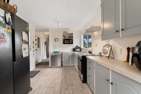 Photo of property in 16 Puriri Road, Waikanae, 5036