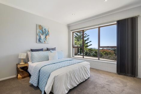 Photo of property in 9 Malters Place, Browns Bay, Auckland, 0630