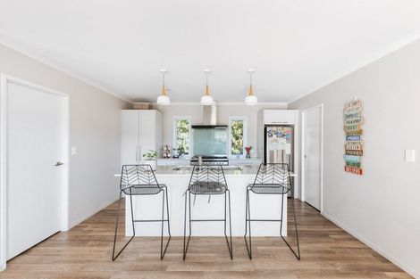 Photo of property in 2 Mckenna Lane, Omokoroa, 3114