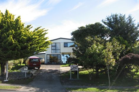 Photo of property in 28 La Trobe Street, Pakuranga Heights, Auckland, 2010