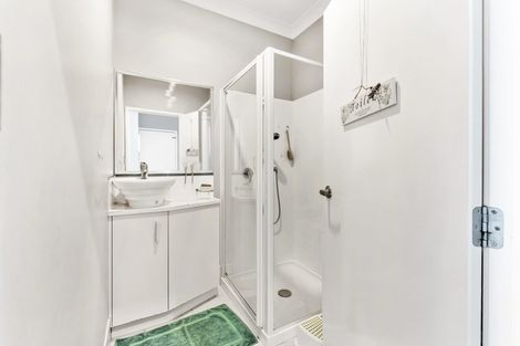 Photo of property in 7n Clearwater Cove, West Harbour, Auckland, 0618