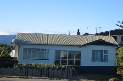 Photo of property in 80 Marine Parade, Otaki Beach, Otaki, 5512