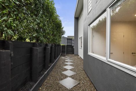 Photo of property in 14 Ilam Lane, Fairview Heights, Auckland, 0632