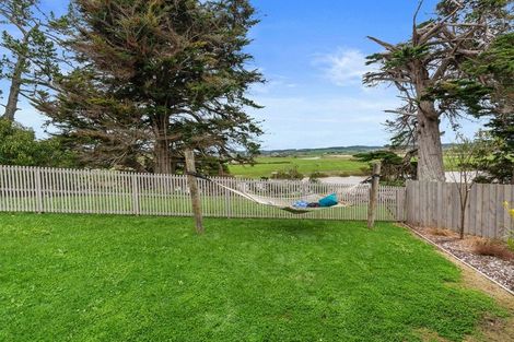 Photo of property in 19 Kawariki Road, Helensville, 0800
