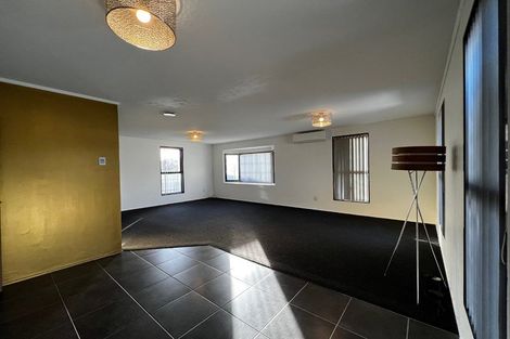 Photo of property in 1/6 Manuka Road, Glenfield, Auckland, 0629