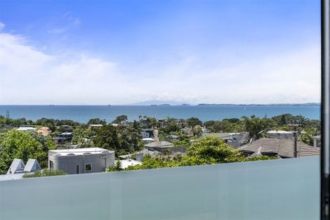 Photo of property in 10a Eastcliffe Road, Castor Bay, Auckland, 0620