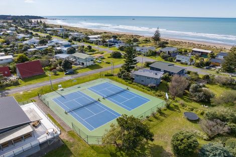 Photo of property in 90 Pinedale Crescent, Riversdale Beach, Masterton, 5872
