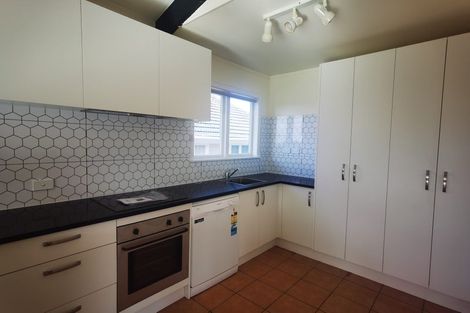Photo of property in 14 Cron Avenue, Te Atatu South, Auckland, 0610