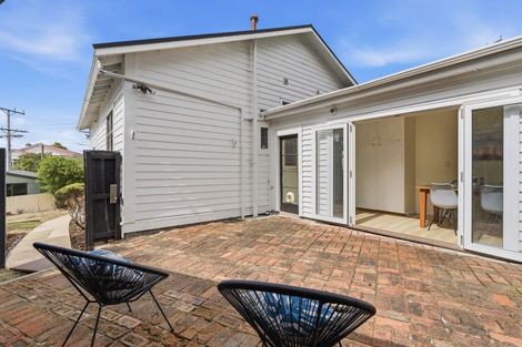 Photo of property in 104 Neidpath Road, Mornington, Dunedin, 9011