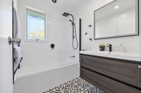 Photo of property in 25 Glynnbrooke Street, Te Atatu South, Auckland, 0610