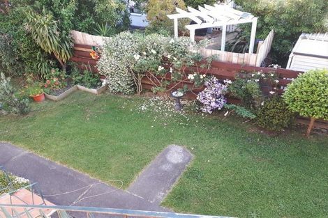 Photo of property in 2/1 Bodi Place, Te Atatu South, Auckland, 0610