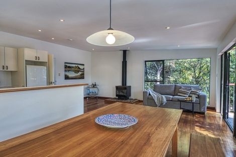 Photo of property in 15 Rayner Road, Piha, 0772