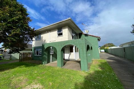 Photo of property in 29a-c Point England Road, Point England, Auckland, 1072