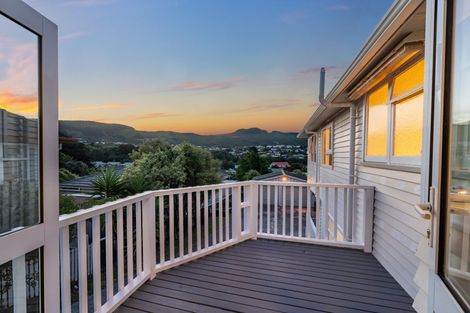 Photo of property in 42 Taylor Terrace, Tawa, Wellington, 5028