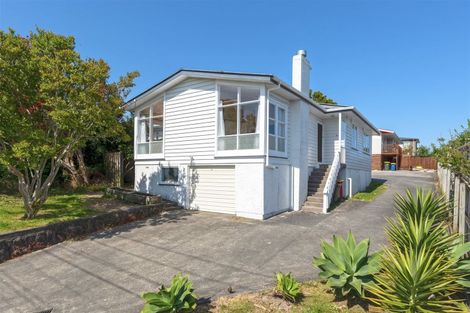 Photo of property in 41 Sunnyside Road, Sunnyvale, Auckland, 0612