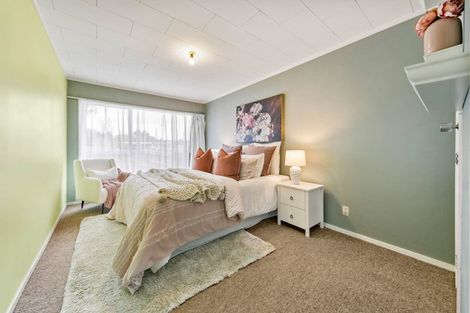 Photo of property in 2/36 Blacklock Avenue, Henderson, Auckland, 0612