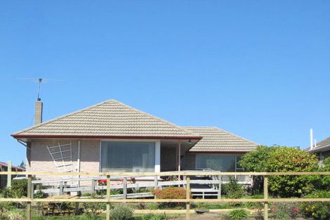 Photo of property in 70 Bickerton Street, Wainoni, Christchurch, 8061