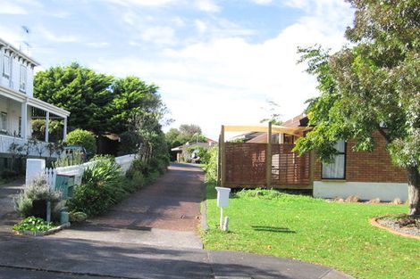 Photo of property in 2/14 Parramatta Place, Botany Downs, Auckland, 2010