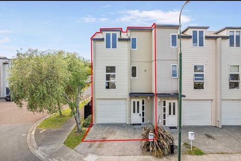 Photo of property in 2 Verdale Circle, Glen Eden, Auckland, 0602