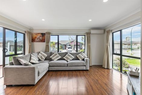 Photo of property in 9 Erne Crescent, East Tamaki, Auckland, 2016