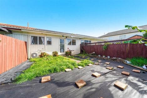 Photo of property in 4/6 Ray Small Drive, Papakura, 2110