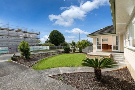 Photo of property in 12 Montmere Avenue, Te Atatu Peninsula, Auckland, 0610