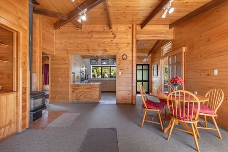 Photo of property in 17 Huia Street, Waikawa, Picton, 7220