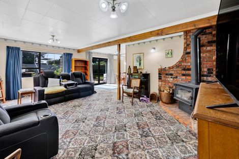 Photo of property in 17 Weld Street, Normanby, Hawera, 4614