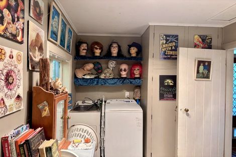 Photo of property in 48 Pinehaven Road, Pinehaven, Upper Hutt, 5019