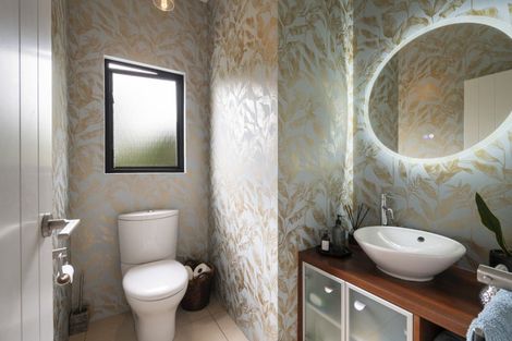 Photo of property in 70 Waicola Drive, Fitzherbert, Palmerston North, 4471