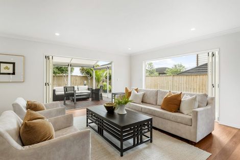 Photo of property in 5 Wye Oak Drive, Schnapper Rock, Auckland, 0632