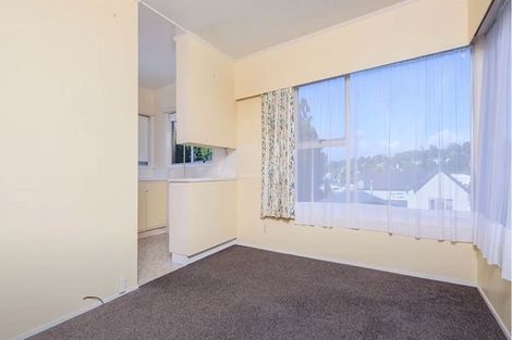 Photo of property in 2/10 Lambrown Drive, Totara Vale, Auckland, 0629