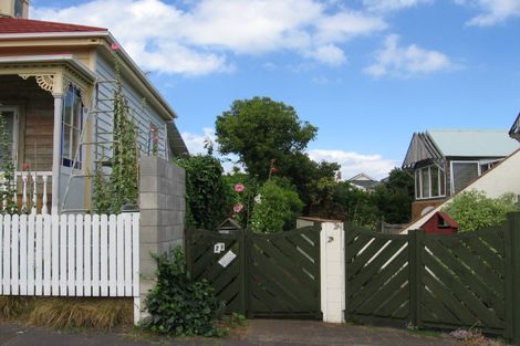 Photo of property in 2/2a Spring Street, Devonport, Auckland, 0624