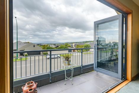 Photo of property in 56 Ruapehu Drive, Fitzherbert, Palmerston North, 4410