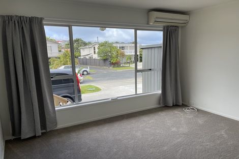 Photo of property in 24 Walton Street, Red Beach, 0932