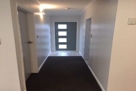 Photo of property in 2 Mcmahon Way, Paparangi, Wellington, 6037