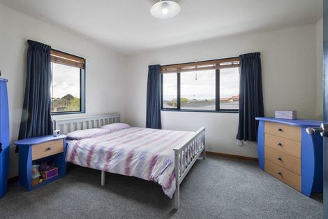 Photo of property in 55 Royal Oak Drive, Kelvin Grove, Palmerston North, 4414