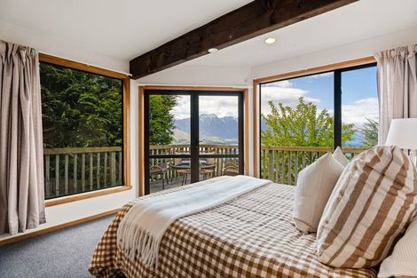 Photo of property in 138a Wynyard Crescent, Fernhill, Queenstown, 9300