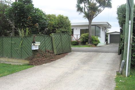 Photo of property in 16 Rosehill Drive, Rosehill, Papakura, 2113