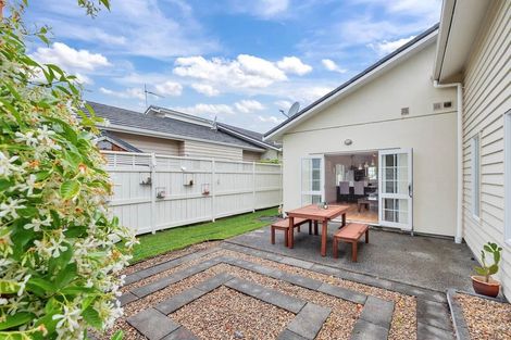 Photo of property in 10 Mulvaney Crescent, Henderson, Auckland, 0612