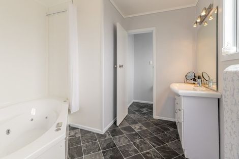 Photo of property in 122 Seabury Avenue, Foxton Beach, Foxton, 4815